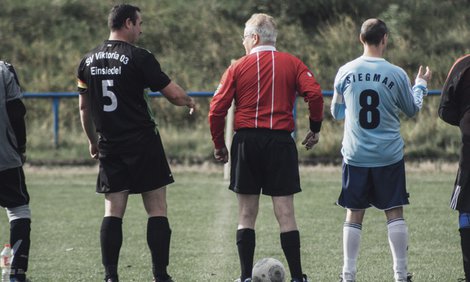 Bild für: Johannes und der ehrliche Fußball