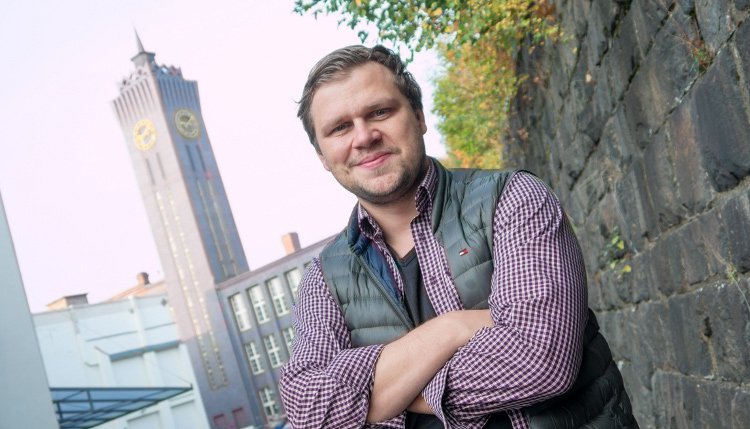 Bohnenmeister Matthias Dallinger zieht in die ehemaligen Wirkbau-Werkhallen. Dort entsteht nicht nur eine größere Kaffeerösterei, von nun ab wird es seine Produkte auch in flüssiger Form dort geben.
