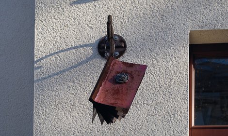 Vor der Buchhandlung Lessing und Kompanie