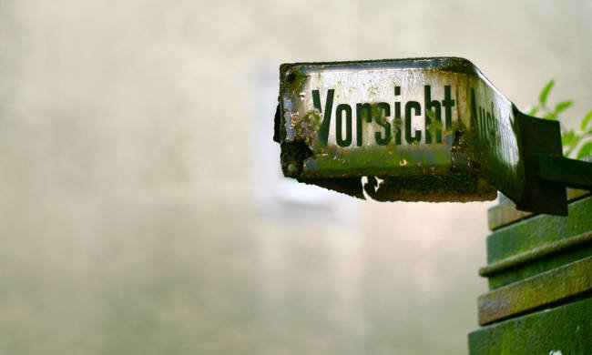 altes Vorsicht Schild